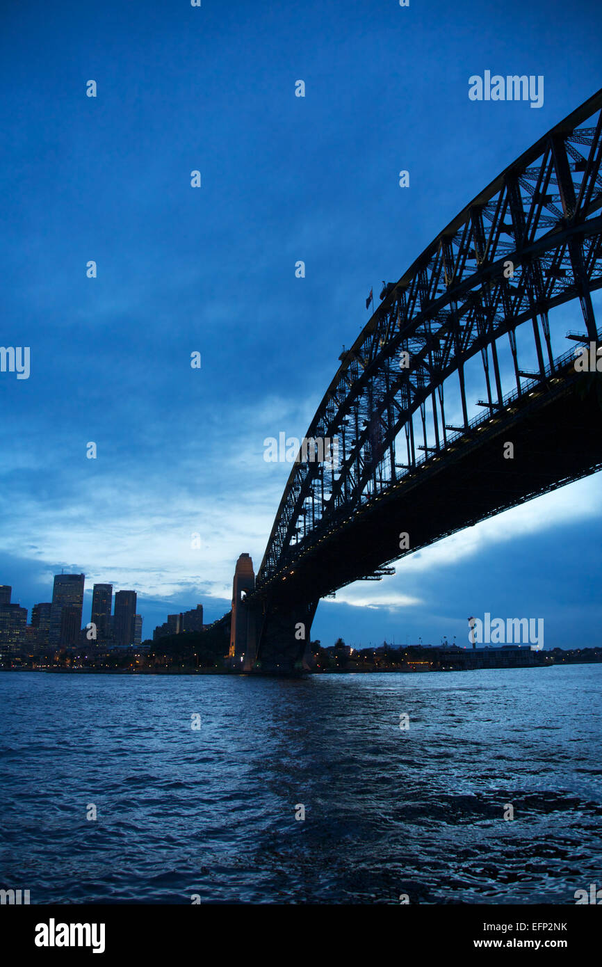 Il Sydney Harbour Bridge di notte Foto Stock