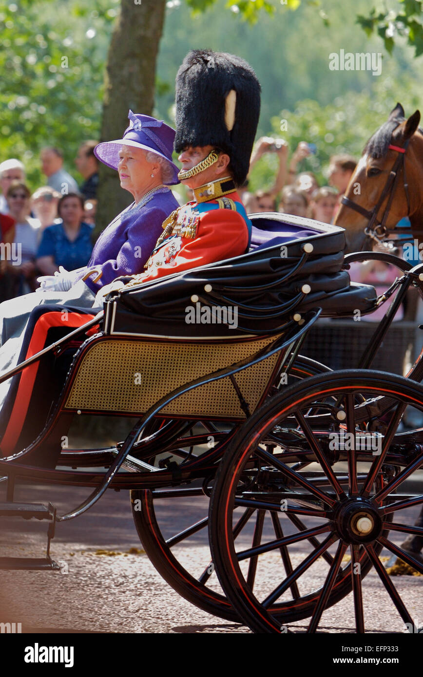 Trooping dei colori per la Regina Elisabetta compleanno uno di Londra più popolari Royal annuale eventi in Londra, Regno Unito Foto Stock