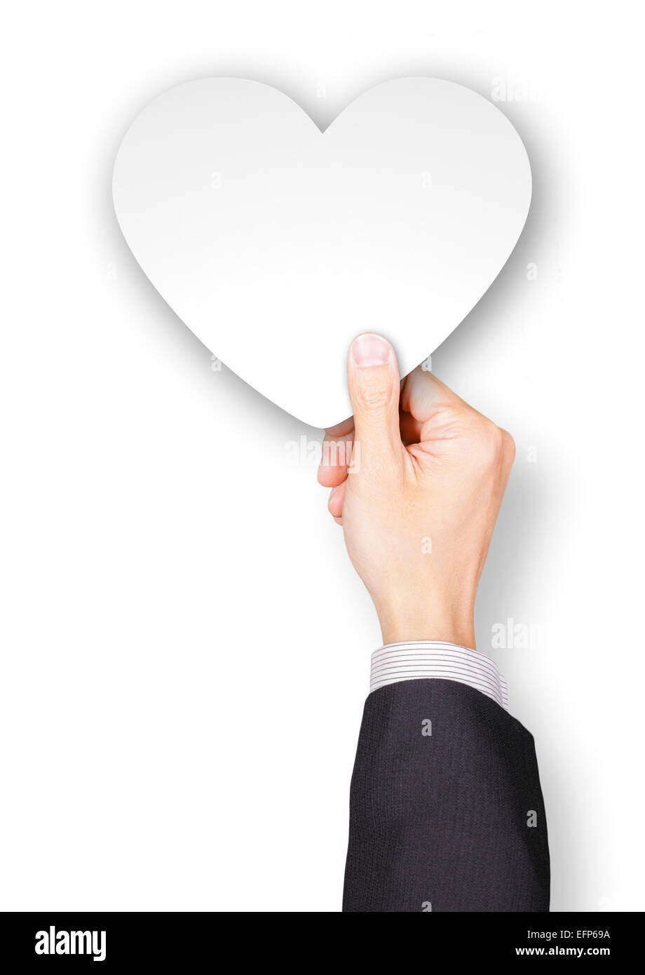 La mano di un uomo con un cuore di carta di forma Foto Stock