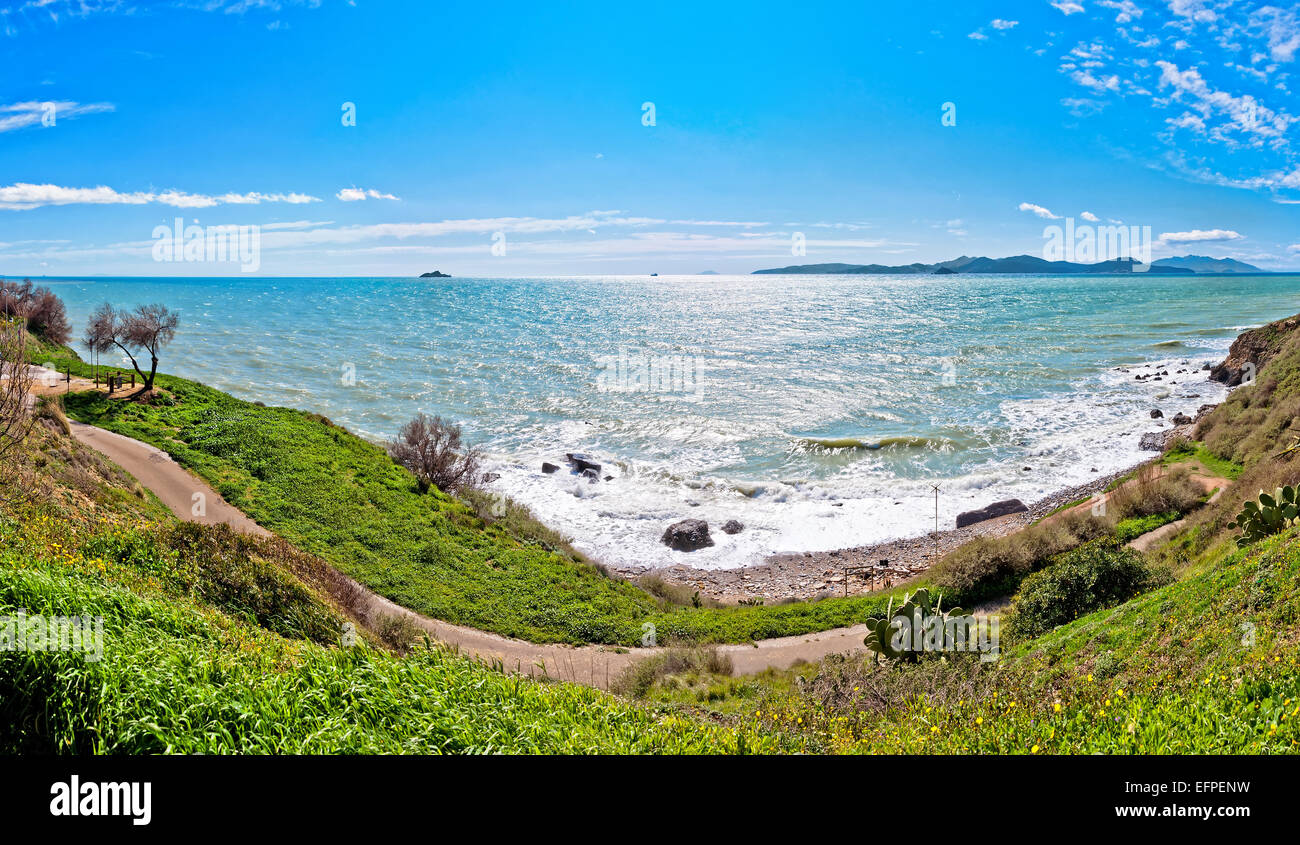 Il mare e le sue coste a Piombino, Toscana - Italia Foto Stock
