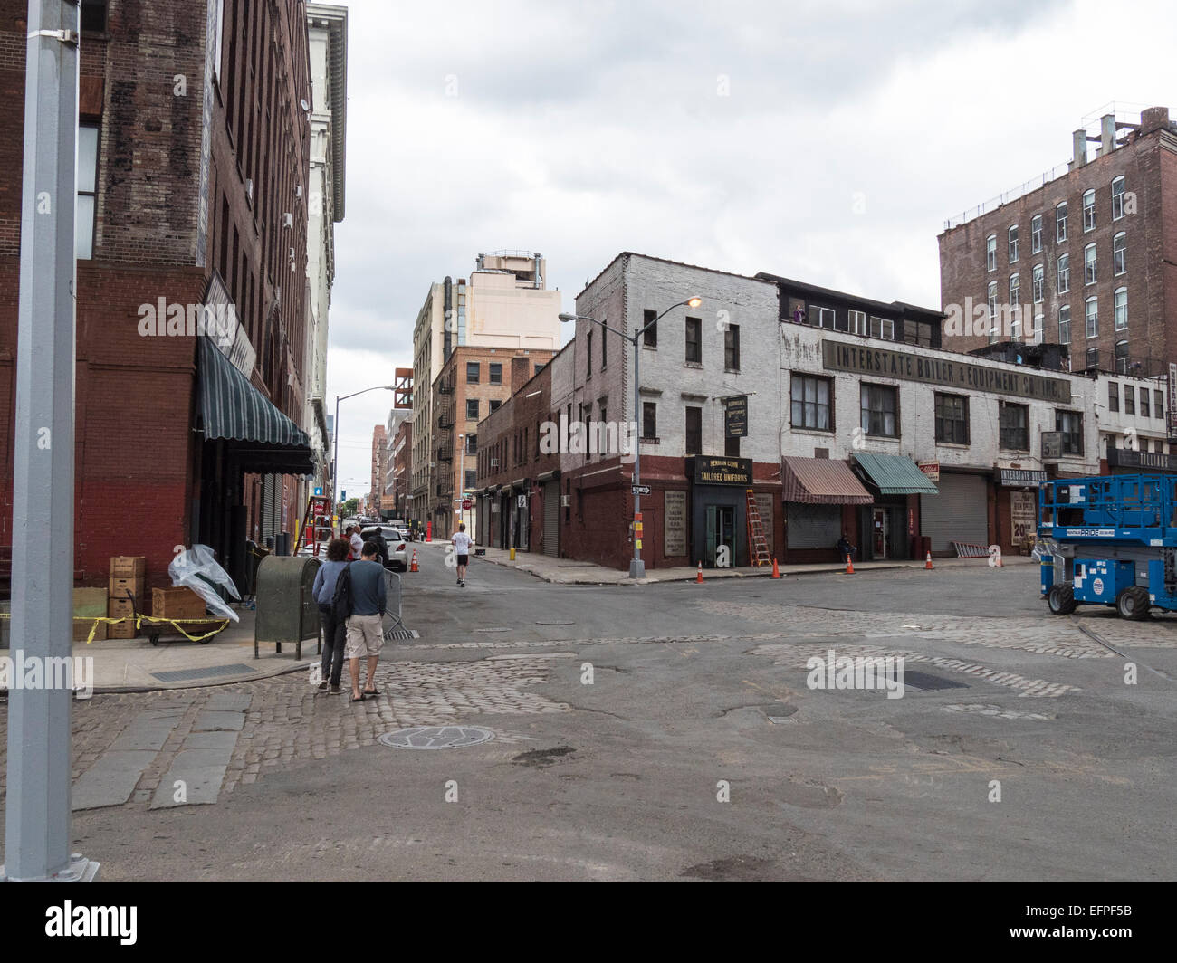 DUMBO (giù sotto il ponte di Brooklyn cavalcavia), Brooklyn, New York, Stati Uniti d'America, America del Nord Foto Stock