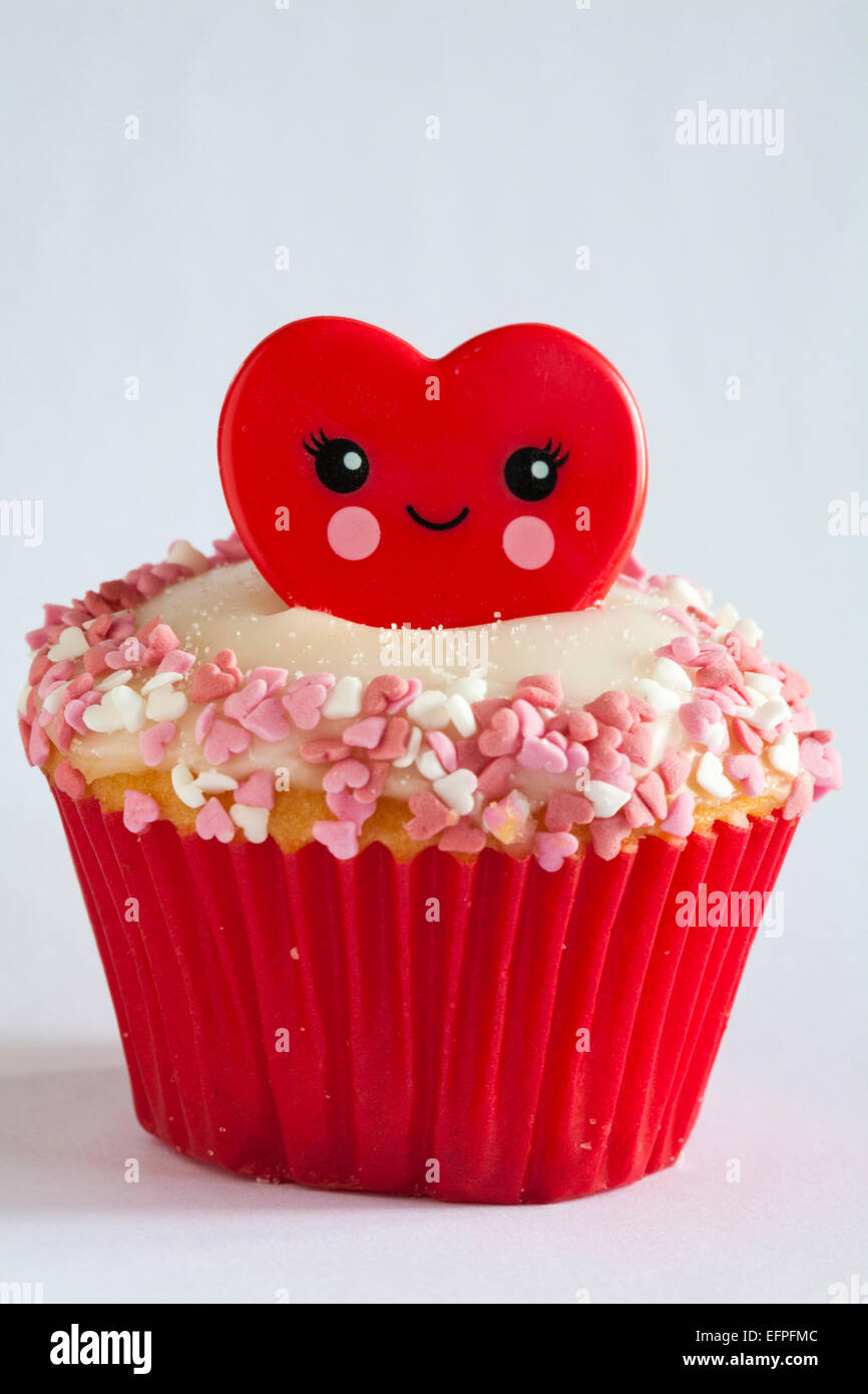 Valentino anello rosso cupcake isolati su sfondo bianco - ideale per il giorno di San Valentino, il giorno di san valentino Foto Stock