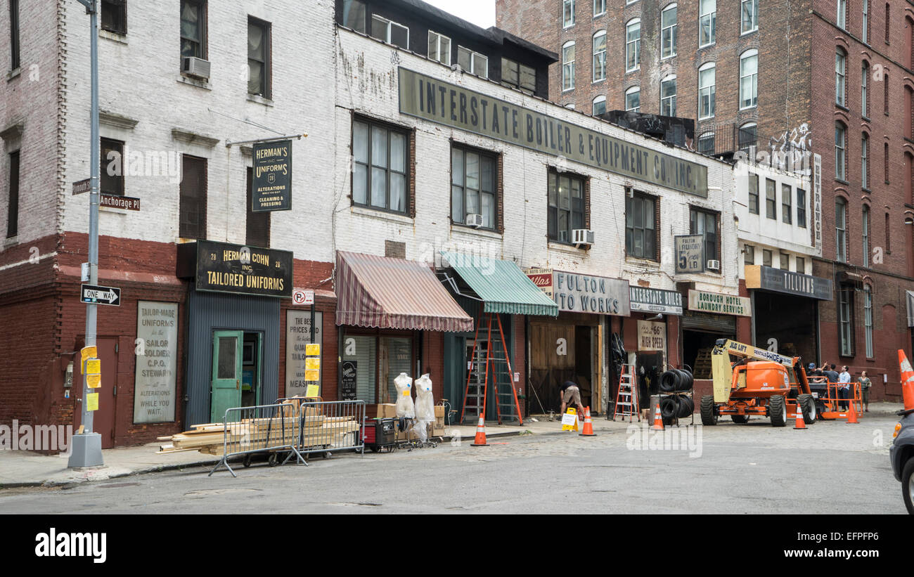 DUMBO (giù sotto il ponte di Brooklyn cavalcavia), Brooklyn, New York, Stati Uniti d'America, America del Nord Foto Stock