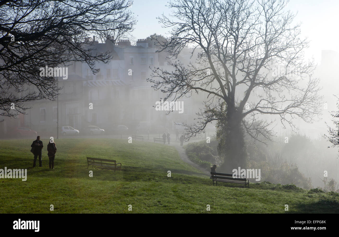 Clifton in una nebbiosa mattina, Bristol, Inghilterra, Regno Unito, Europa Foto Stock