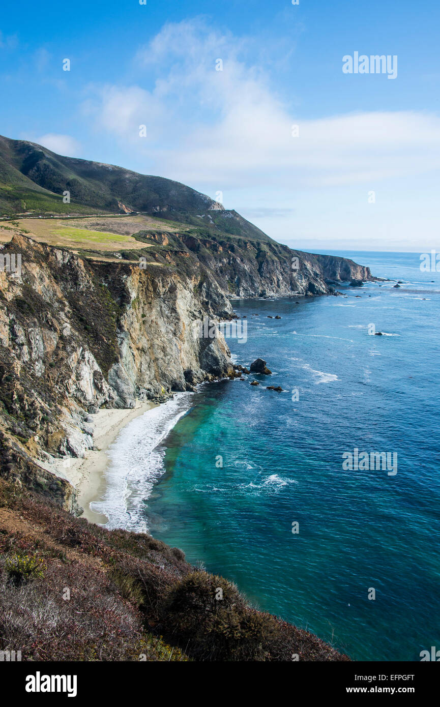La costa rocciosa del Big Sur vicino Ponte Bixby, CALIFORNIA, STATI UNITI D'AMERICA Foto Stock