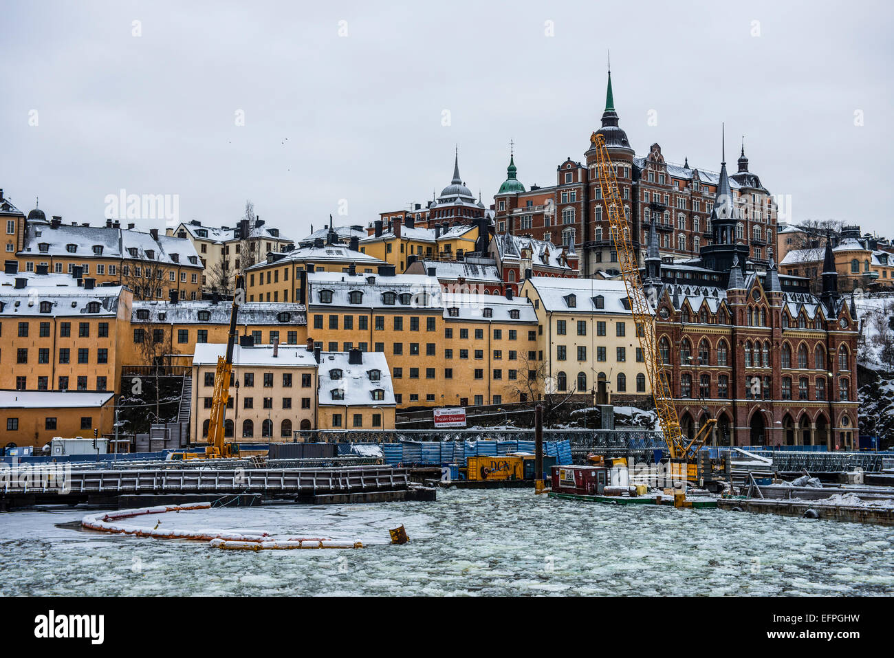 Congelati per via navigabile nel vecchio quartiere di Stoccolma, Svezia Foto Stock