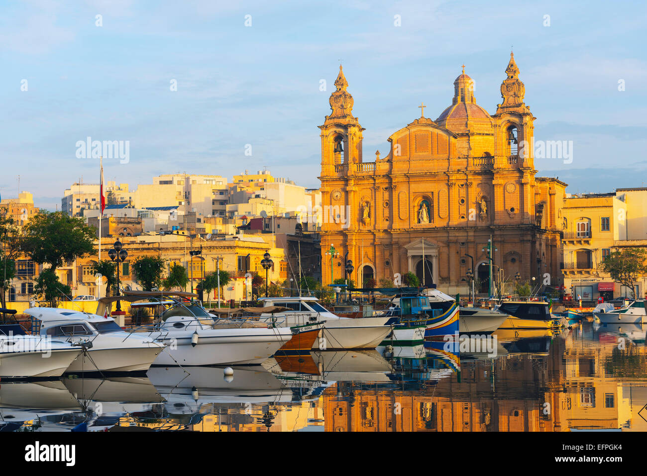 San Giuseppe Chiesa, Msida Creek Harbour, La Valletta, Malta, Mediterraneo, Europa Foto Stock