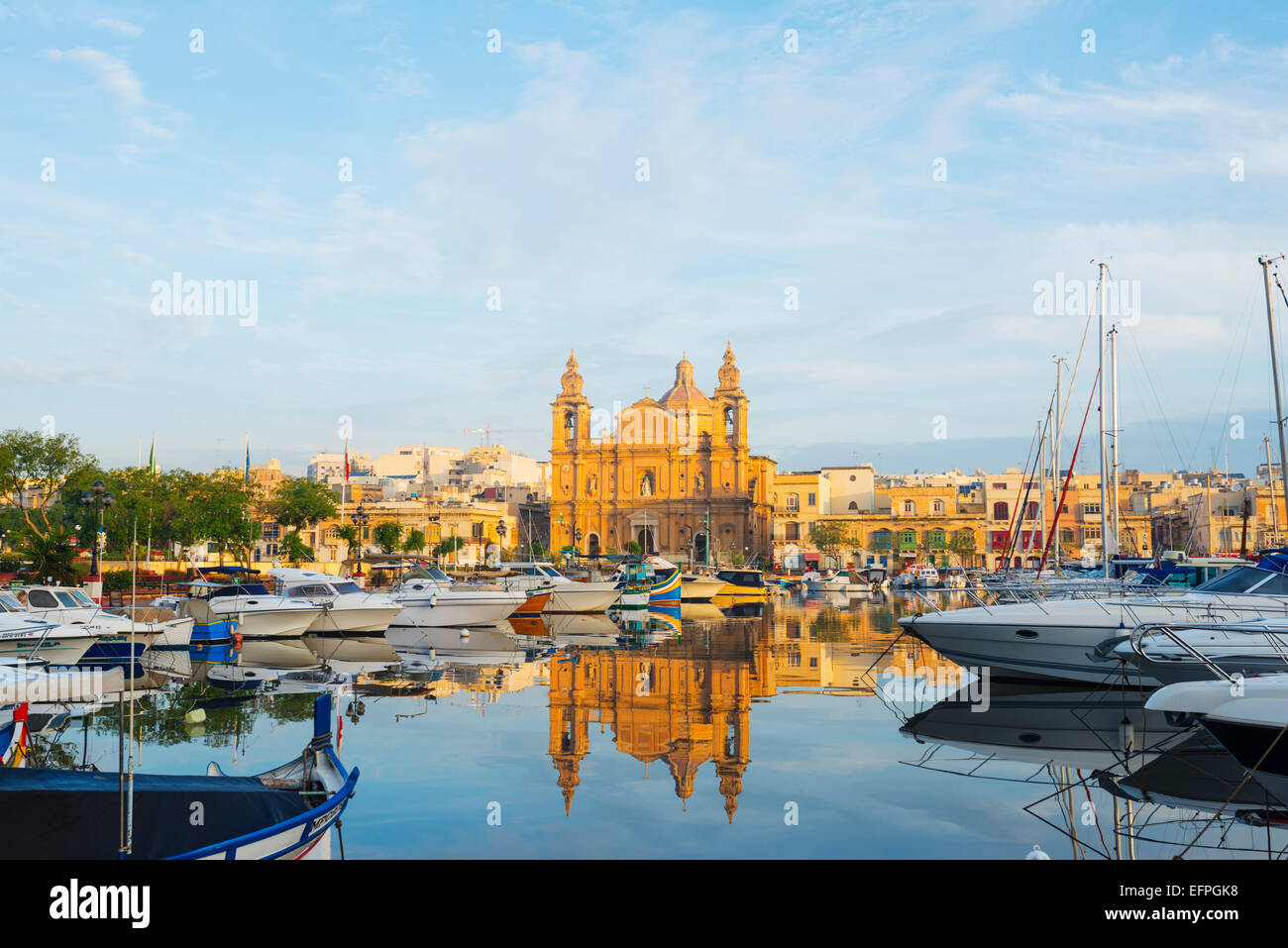 San Giuseppe Chiesa, Msida Creek Harbour, La Valletta, Malta, Mediterraneo, Europa Foto Stock
