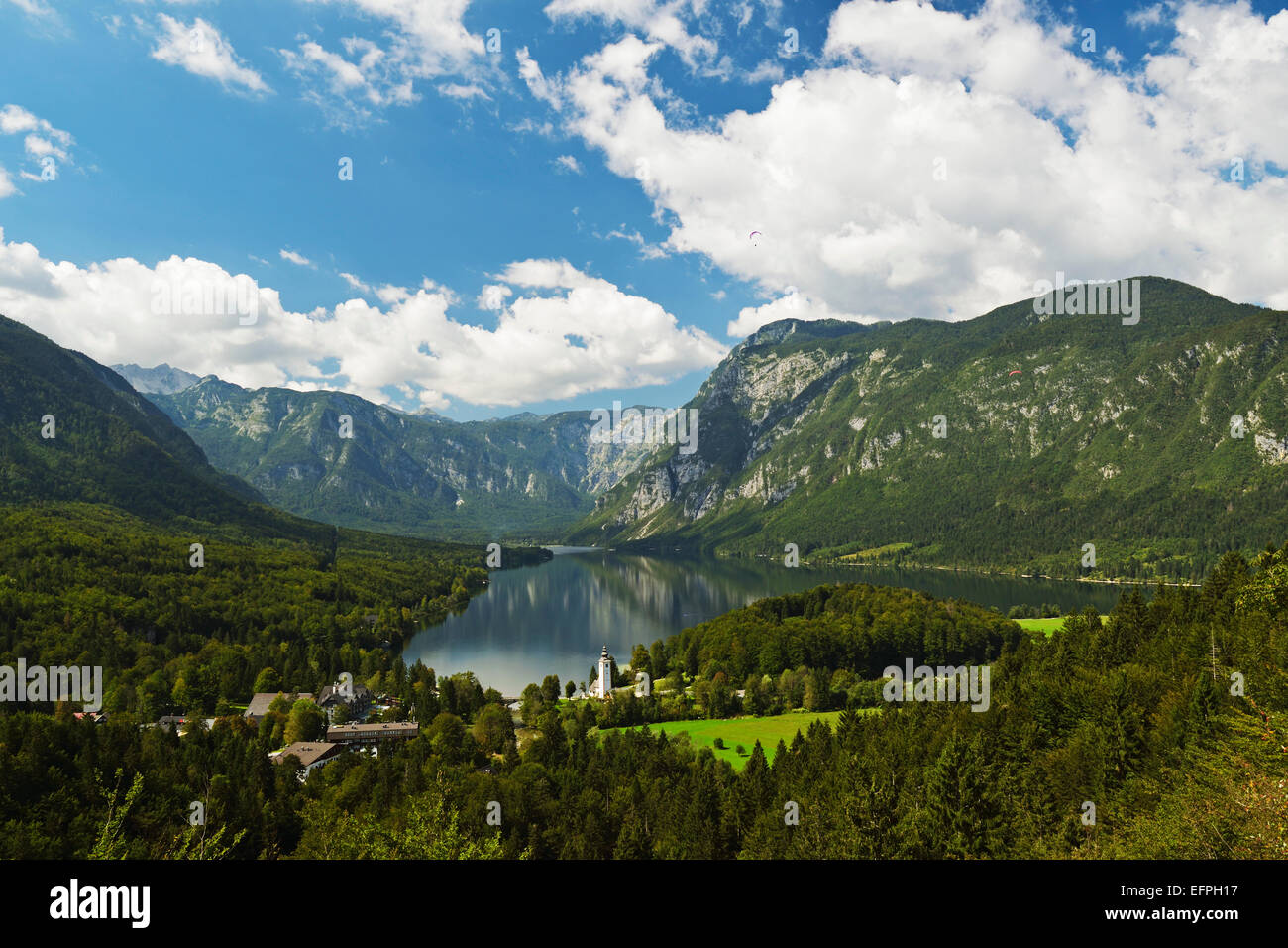 Il lago di Bohinj, Bohimj valley, sulle Alpi Giulie, il Parco Nazionale del Triglav, Slovenia, Europa Foto Stock