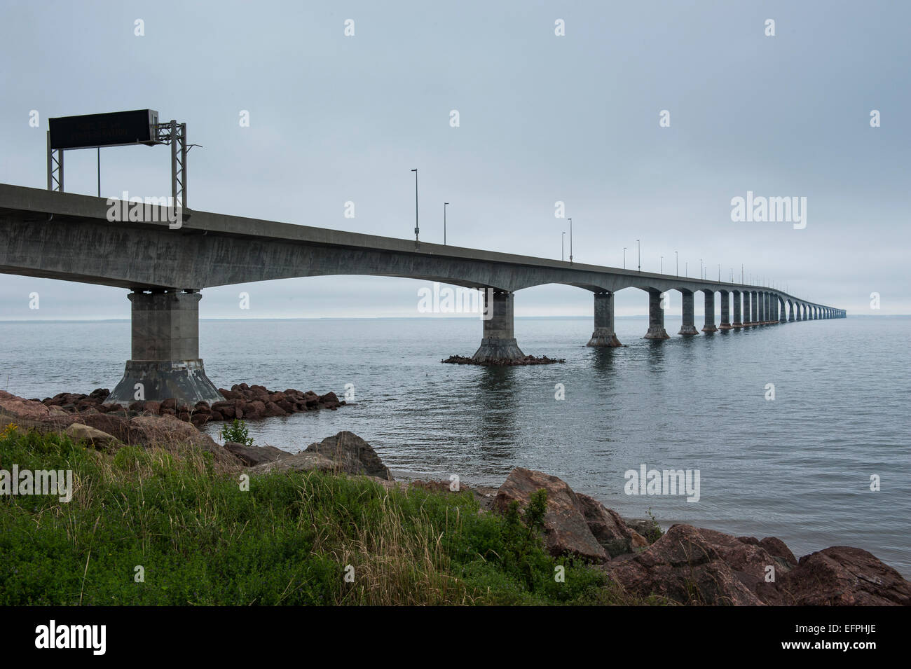 Confederazione ponte che collega New Brunswick con Prince Edward Island, Canada, America del Nord Foto Stock