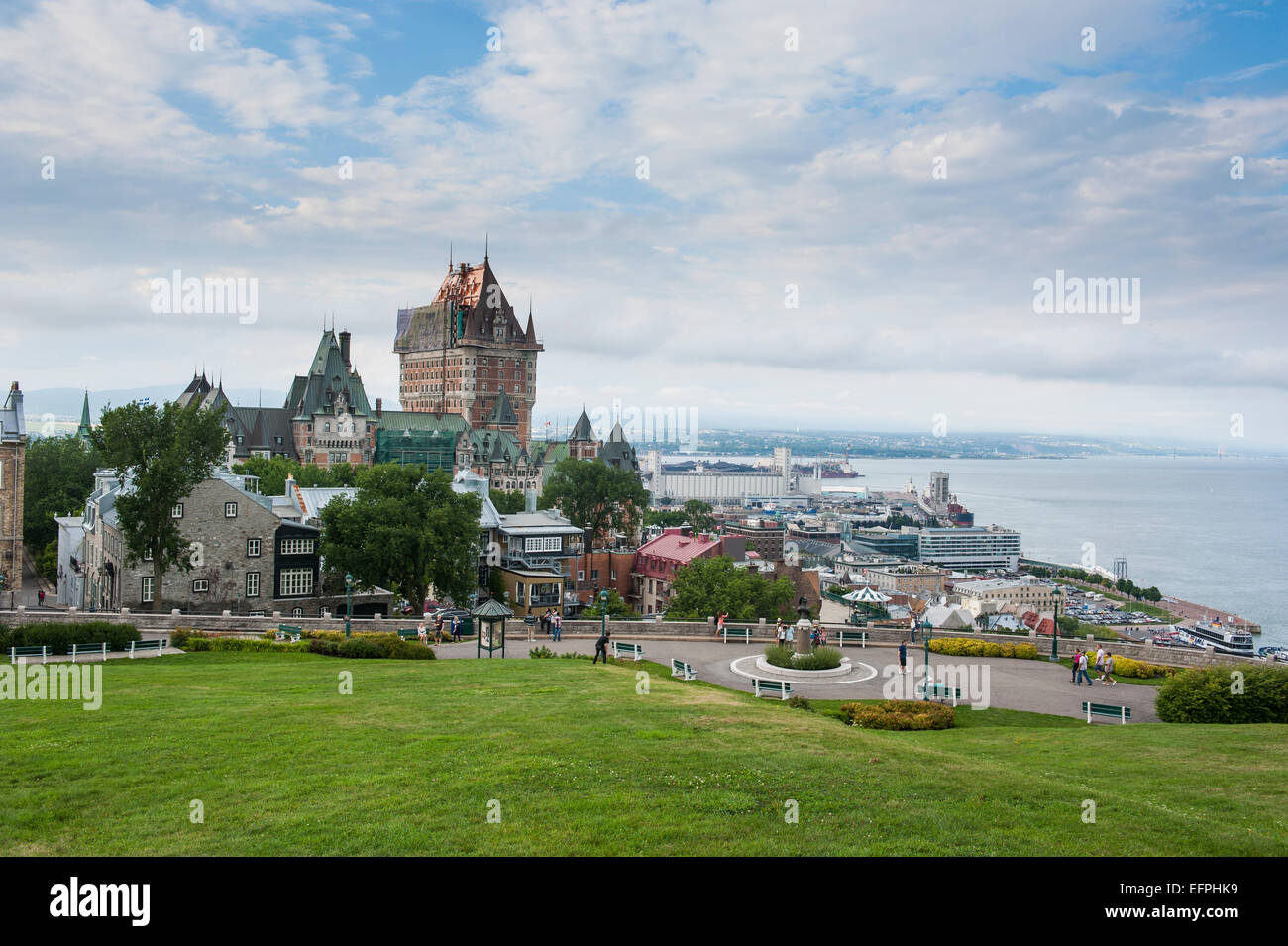 Vista da fortificazioni su Quebec City e lo Chateau Frontenac, Quebec, Canada, America del Nord Foto Stock