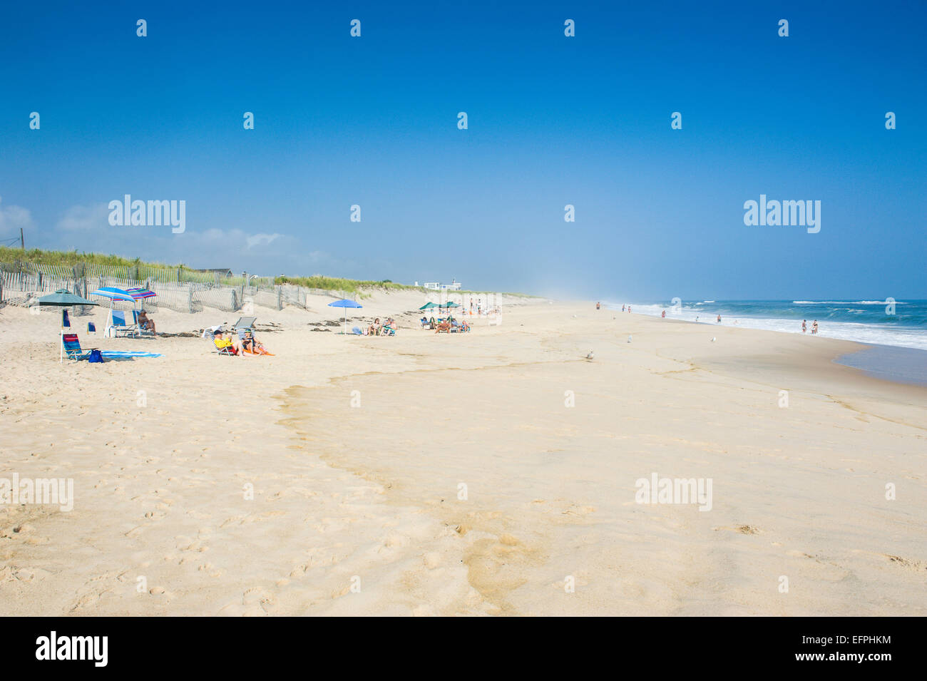Una lunga spiaggia di sabbia nel Hamptons, Long Island, nello Stato di New York, Stati Uniti d'America, America del Nord Foto Stock