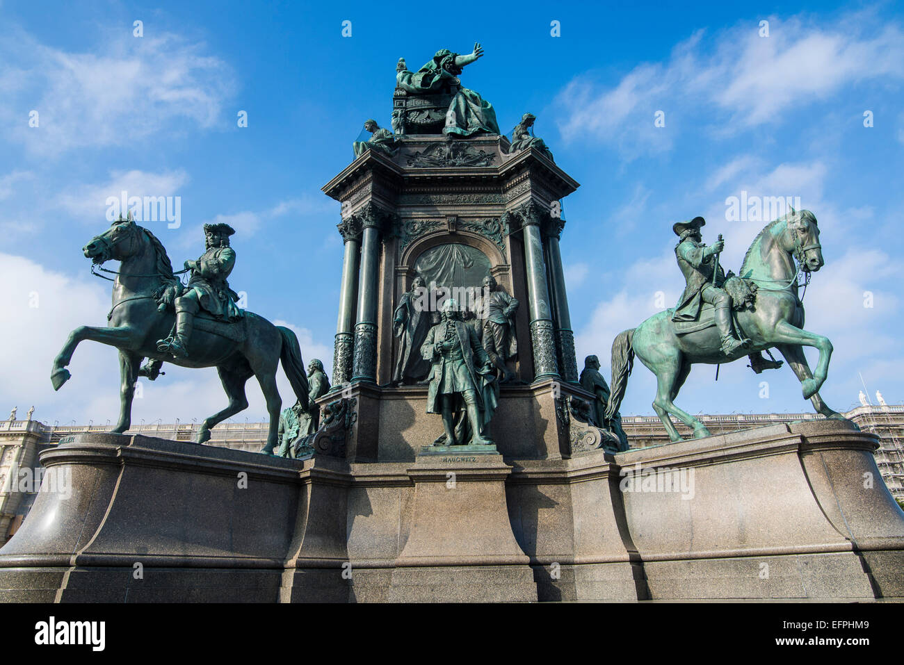Maria-Theresa monumento su Maria-Theresien-Platz davanti al Museo di Storia Naturale di Vienna, Austria, Europa Foto Stock