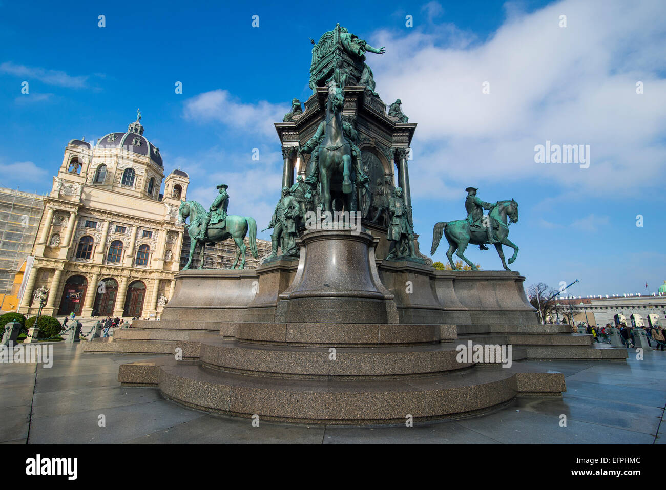 Maria-Theresa monumento su Maria-Theresien-Platz davanti al Museo di Storia Naturale di Vienna, Austria, Europa Foto Stock
