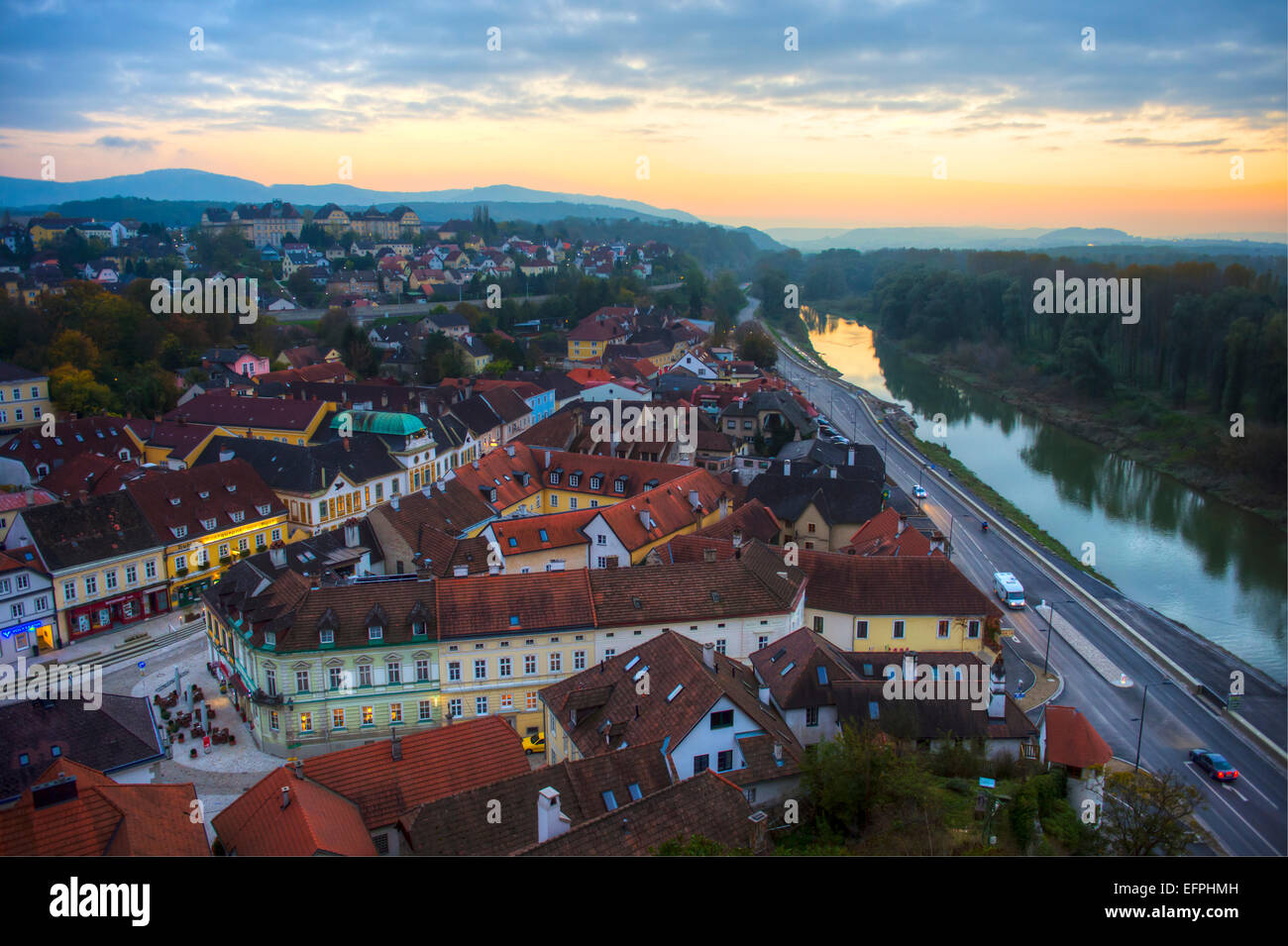 Vista della città di Melk dall'l'Abbazia di Melk, Abbazia benedettina, Melk, Panorama Culturale della Wachau UNESCO, il Danubio, Wachau, Austria Foto Stock