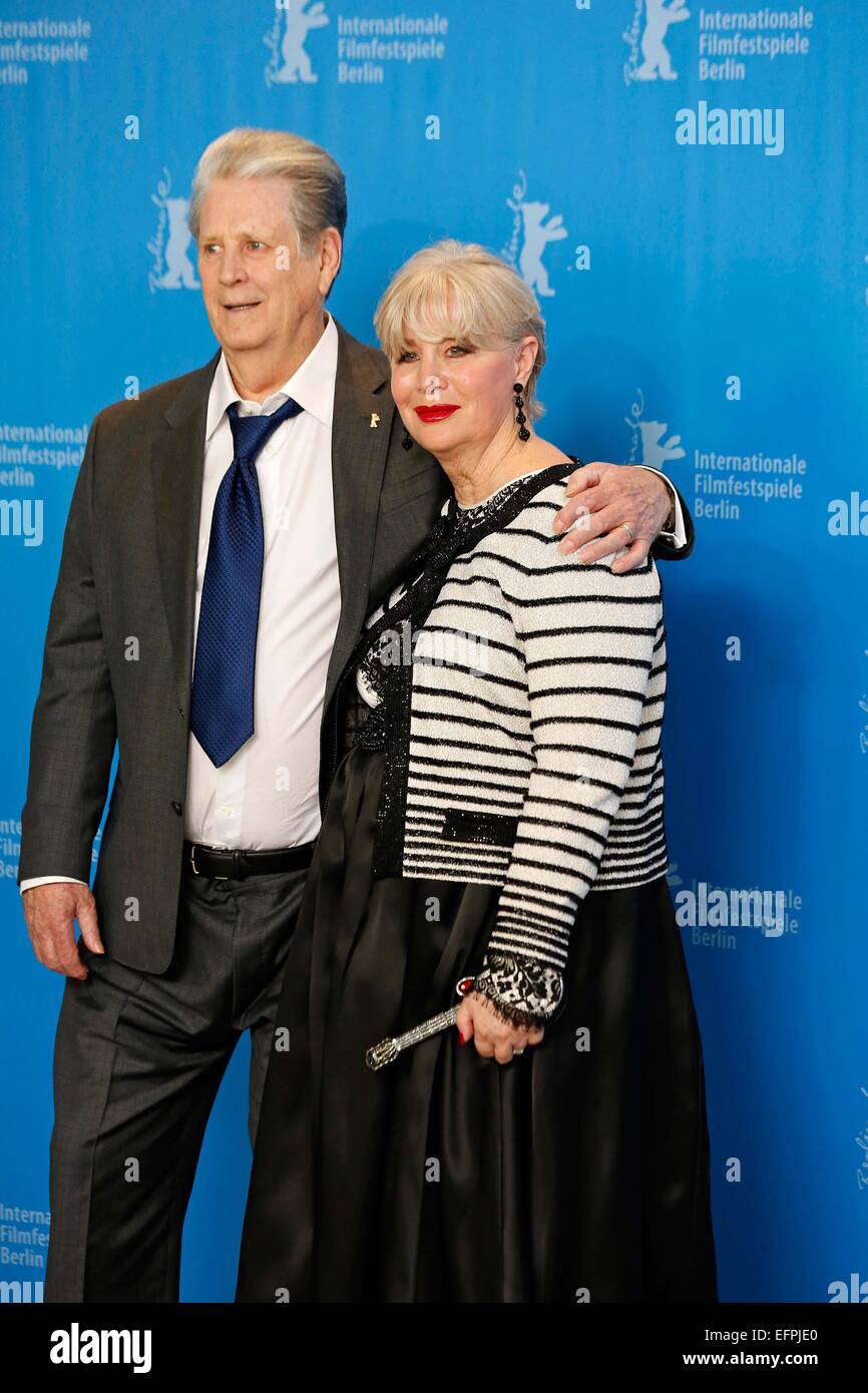 Berlino, Ca, Germania. 8 febbraio, 2015. Brian Wilson Melinda Ledbetter .Amore e Misericordia foto chiamata .Festival Internazionale del Cinema di Berlino .Berlin, Germania .Febbraio 08, 2015 © Roger Harvey/Globe foto/ZUMA filo/Alamy Live News Foto Stock