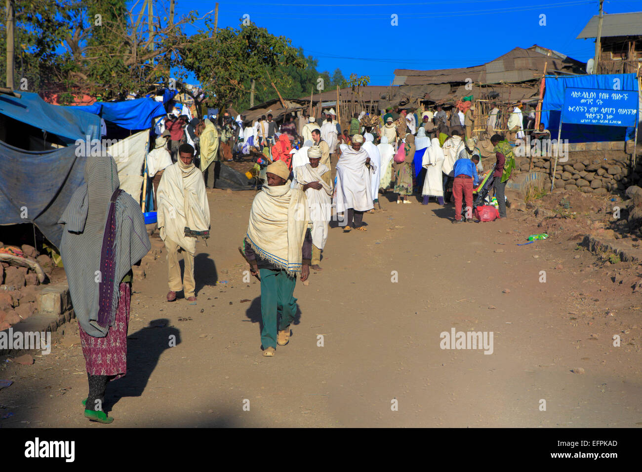 Strada di città alla vigilia di Natale, Lalibela, Amhara Region, Etiopia Foto Stock