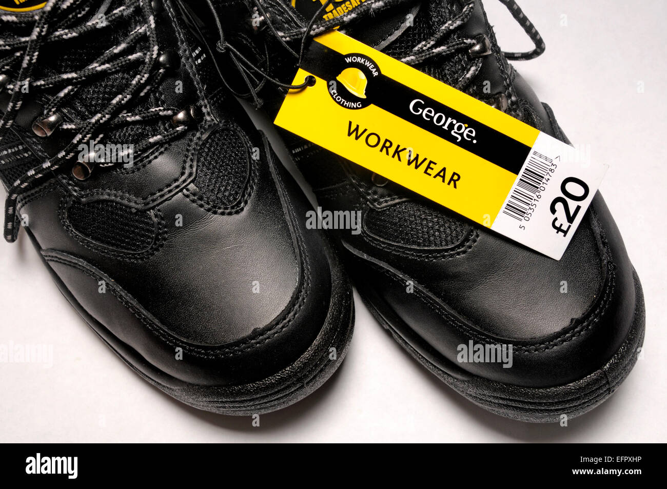 Scarpe a buon mercato (£20) acquistati presso la Asda (UK) Foto Stock