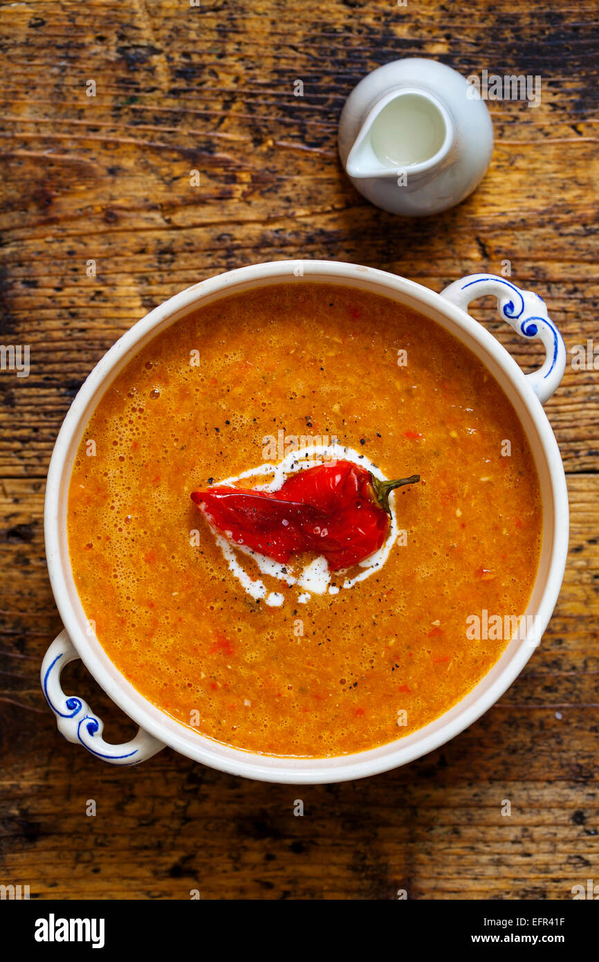 Arrosto di pepe e minestra di pomodoro Foto Stock