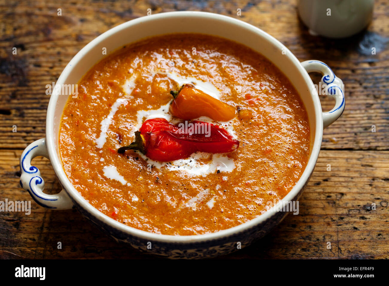 Arrosto di pepe e minestra di pomodoro Foto Stock