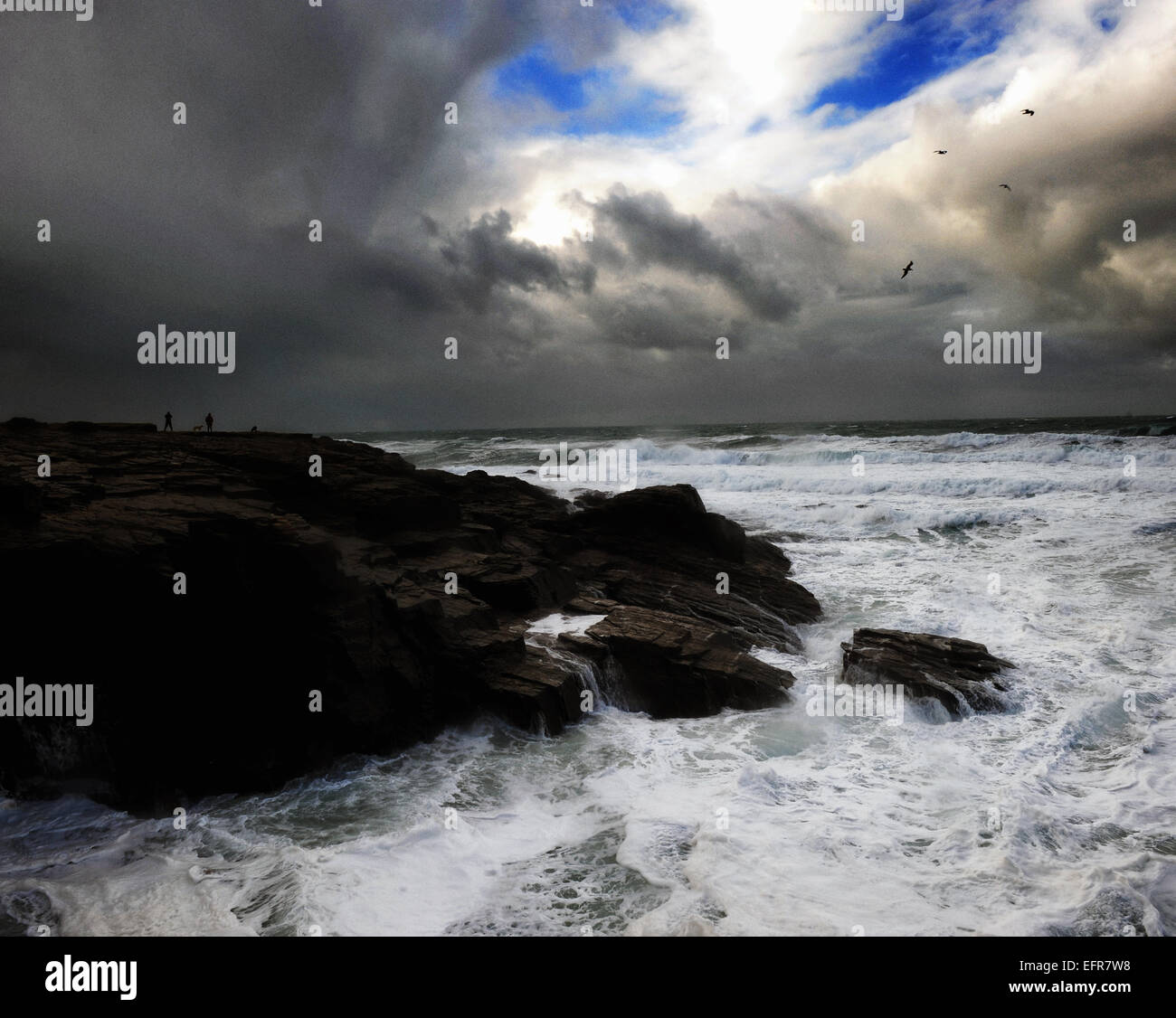 Giorno tempestoso a Treyarnon Bay, North Cornwall, Regno Unito. Foto Stock