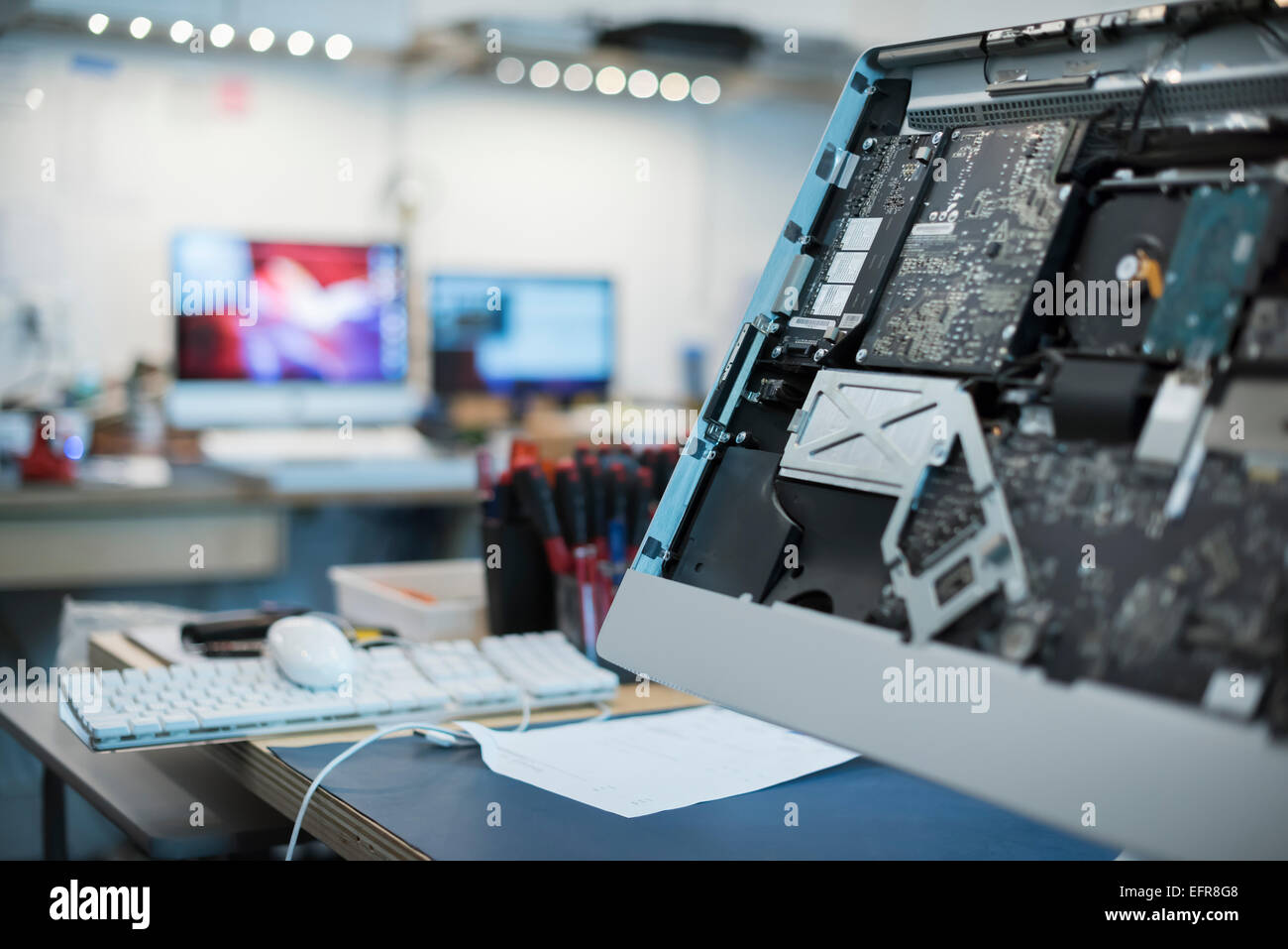 La riparazione di un computer Shop. Schede a circuito stampato e le parti del computer. Foto Stock