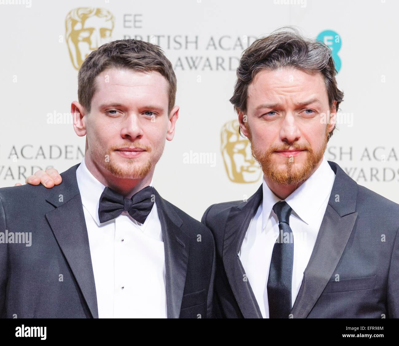 Londra, Regno Unito. Il giorno 08 Febbraio, 2015. James McEvoy con Jack O'Connell backstage dopo aver vinto l'EE rising star al EE BRITISH ACADEMY FILM AWARDS su 08/02/2015 at Royal Opera House, Londra. Credito: Julie Edwards/Alamy Live News Foto Stock