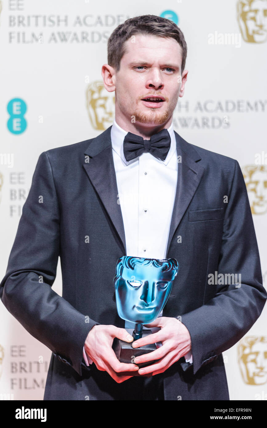 Londra, Regno Unito. Il giorno 08 Febbraio, 2015. Jack O'Connell backstage dopo aver vinto un premio nella categoria EE Rising Star al EE BRITISH ACADEMY FILM AWARDS su 08/02/2015 at Royal Opera House, Londra. Credito: Julie Edwards/Alamy Live News Foto Stock