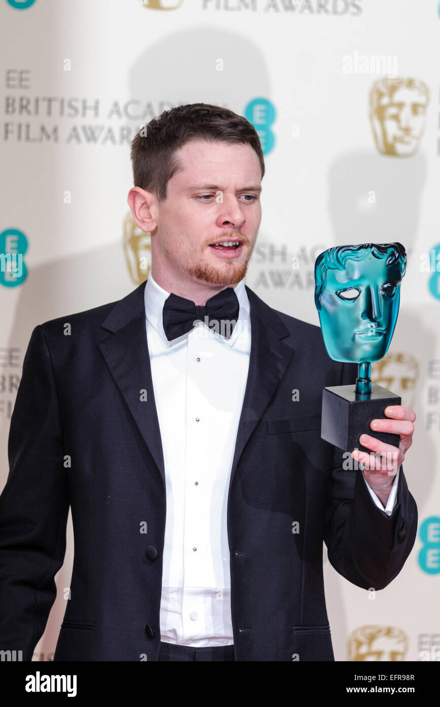 Londra, Regno Unito. Il giorno 08 Febbraio, 2015. Jack O'Connell backstage dopo aver vinto un premio nella categoria EE Rising Star al EE BRITISH ACADEMY FILM AWARDS su 08/02/2015 at Royal Opera House, Londra. Credito: Julie Edwards/Alamy Live News Foto Stock