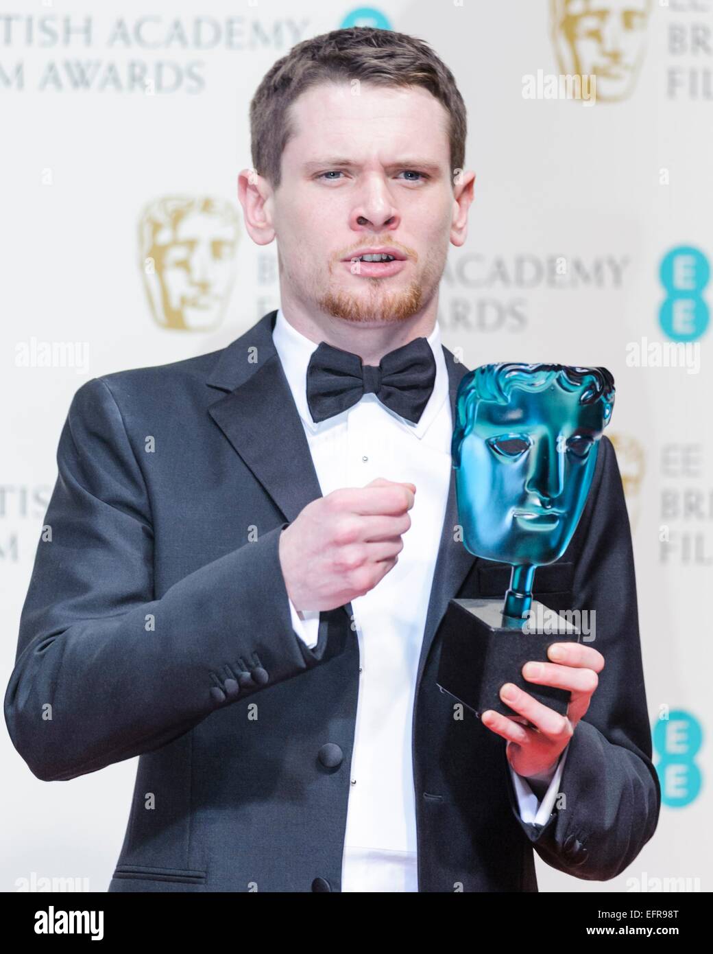 Londra, Regno Unito. Il giorno 08 Febbraio, 2015. Jack O'Connell backstage dopo aver vinto un premio nella categoria EE Rising Star al EE BRITISH ACADEMY FILM AWARDS su 08/02/2015 at Royal Opera House, Londra. Credito: Julie Edwards/Alamy Live News Foto Stock