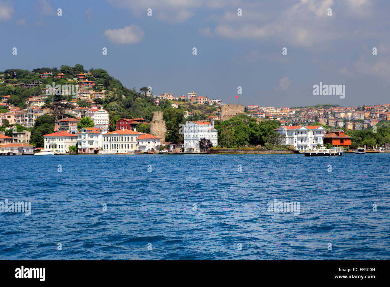 Periodo ottomano case sul lungomare, sul Bosforo, Istanbul, Turchia Foto Stock
