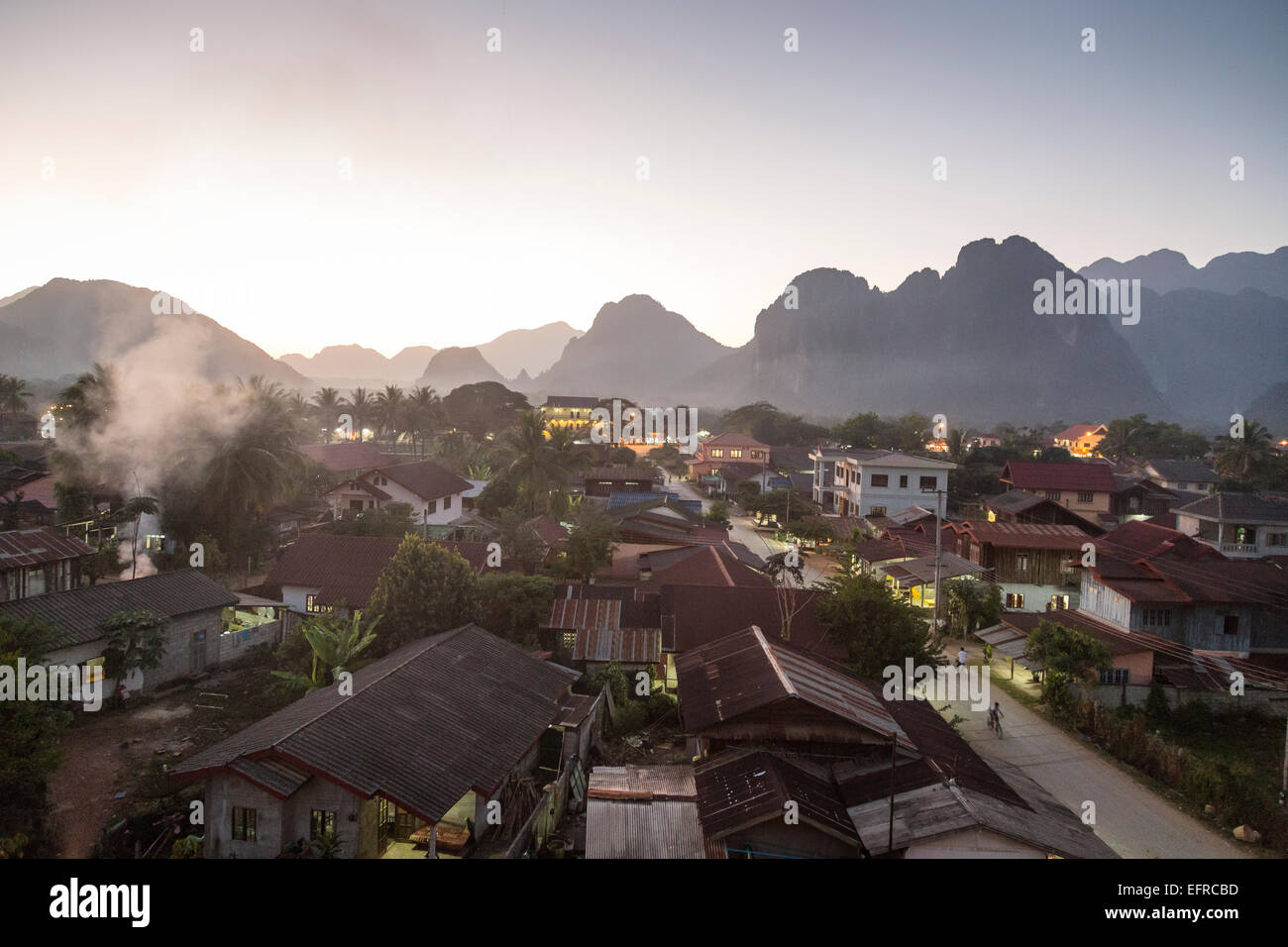 Vista su Vang Vieng, Laos. Foto Stock