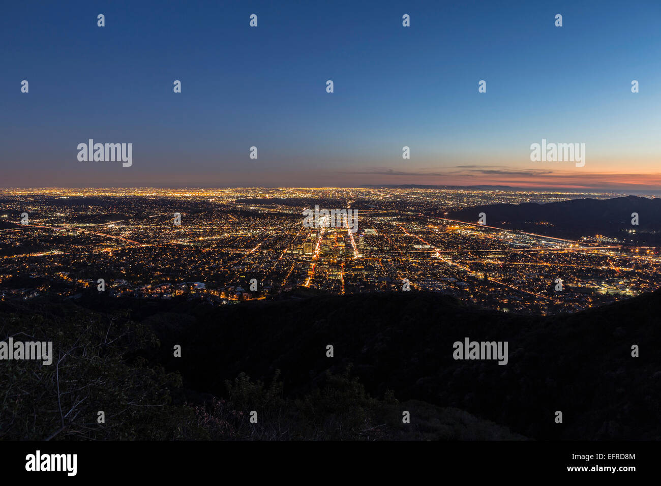 Notte cima vista di Los Angeles e a Glendale, California Foto Stock