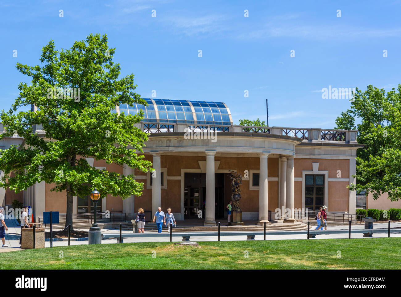 Il centro visitatori presso il Cimitero Nazionale di Arlington vicino a Washington DC, Arlington, Virginia, Stati Uniti d'America Foto Stock