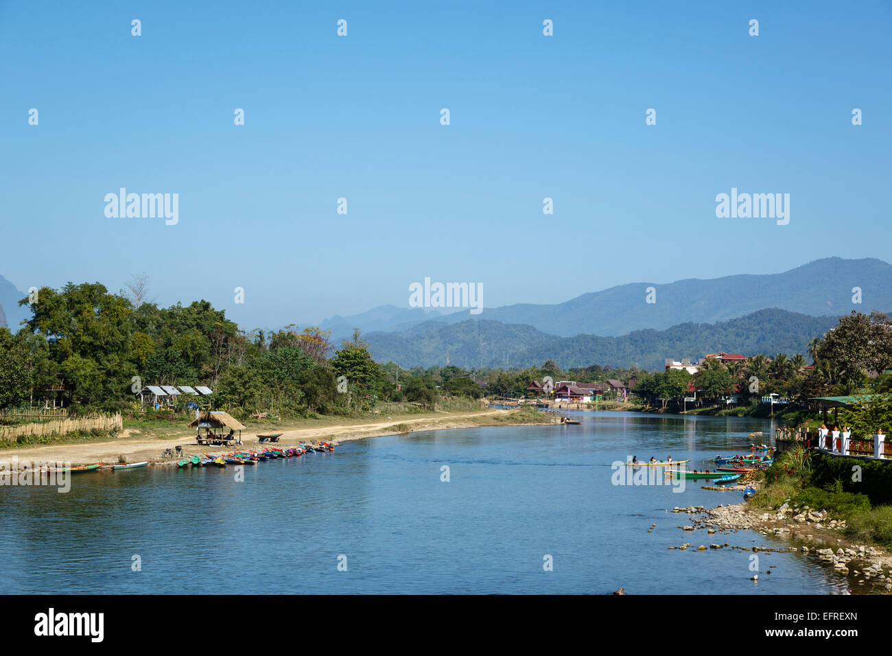 Vista su Nam Song river, Vang Vieng, Laos. Foto Stock