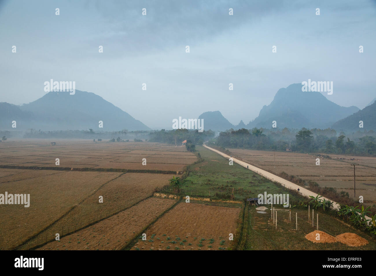 Vista aerea della campagna attorno a Vang Vieng, Laos. Foto Stock