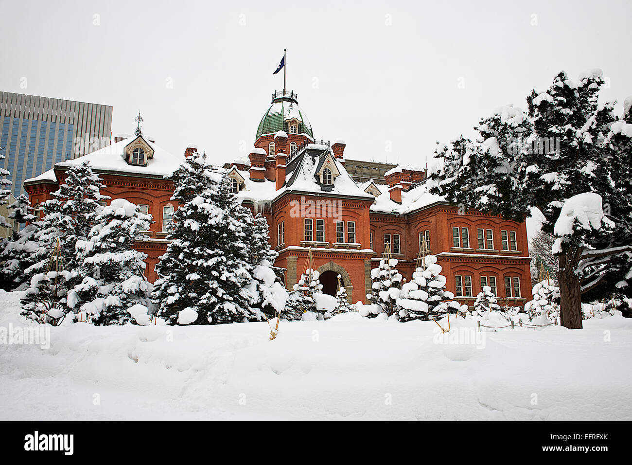 Ex Hokkaido edificio degli uffici governativi coperti di neve, Hokkaido, Giappone Foto Stock