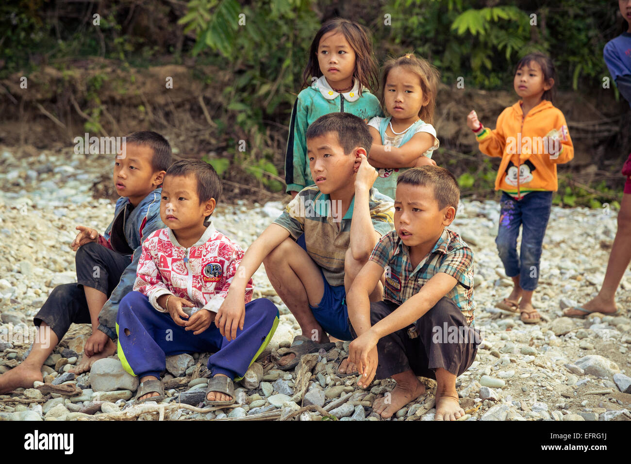 I bambini, Vang Vieng, Laos. Foto Stock