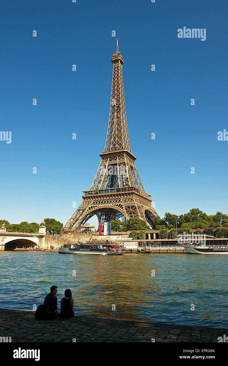 La Torre Eiffel e al fiume Senna, Parigi, Francia Foto Stock