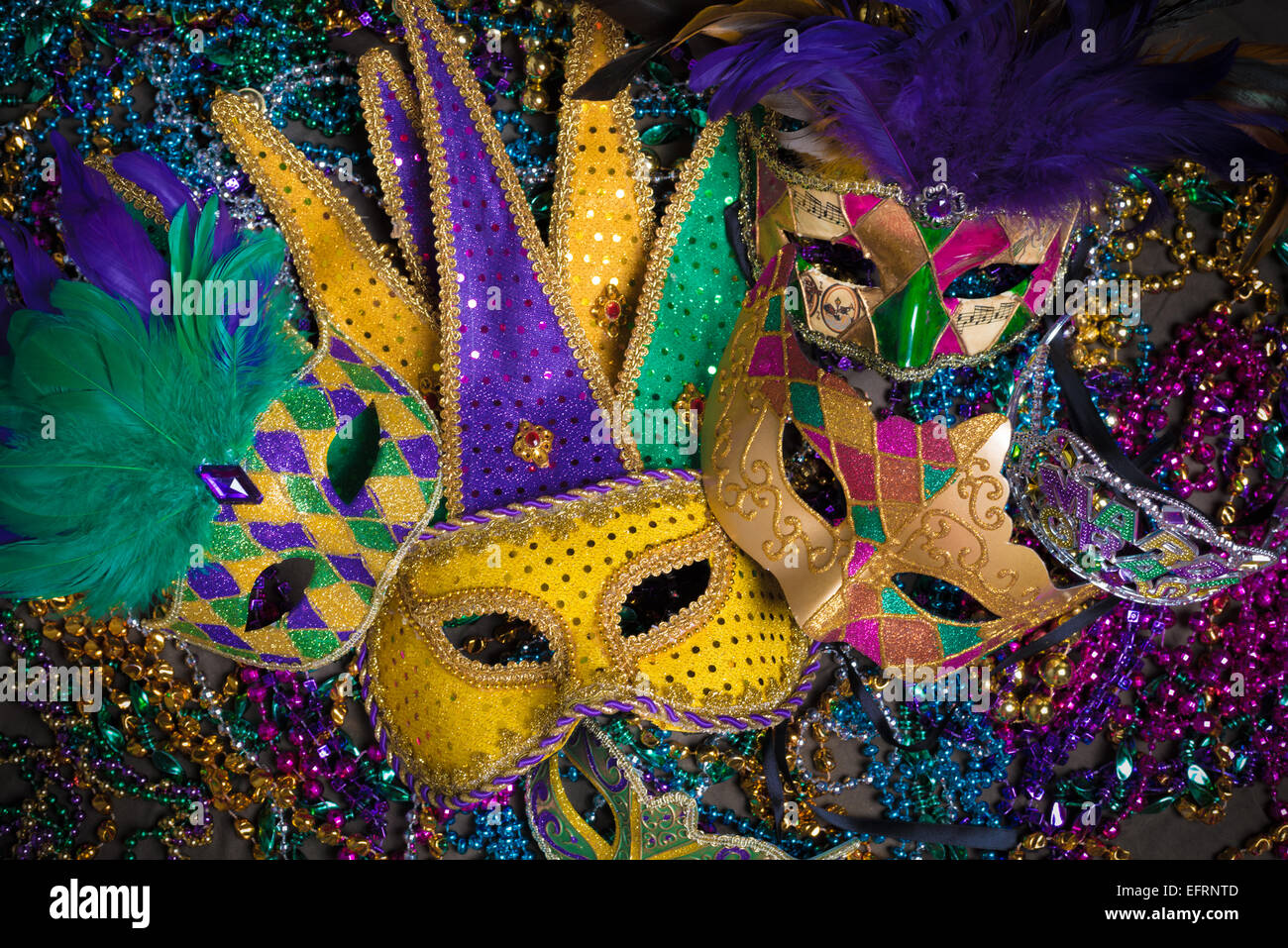 Un veneziano, Mardi Gras mascherare o camuffare su sfondo scuro Foto Stock