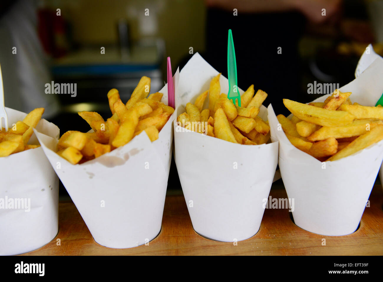 Gustose patatine fritte belghe da Frit Flagey su Place Flagey Eugene in Ixelles. Foto Stock