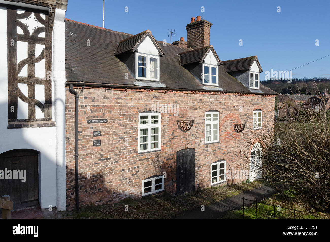 Piccola a tre piani in mattoni rossi in cottage Bridgnorth, Shropshire, Regno Unito che era stata la casa ancestrale di Signore Compton Foto Stock