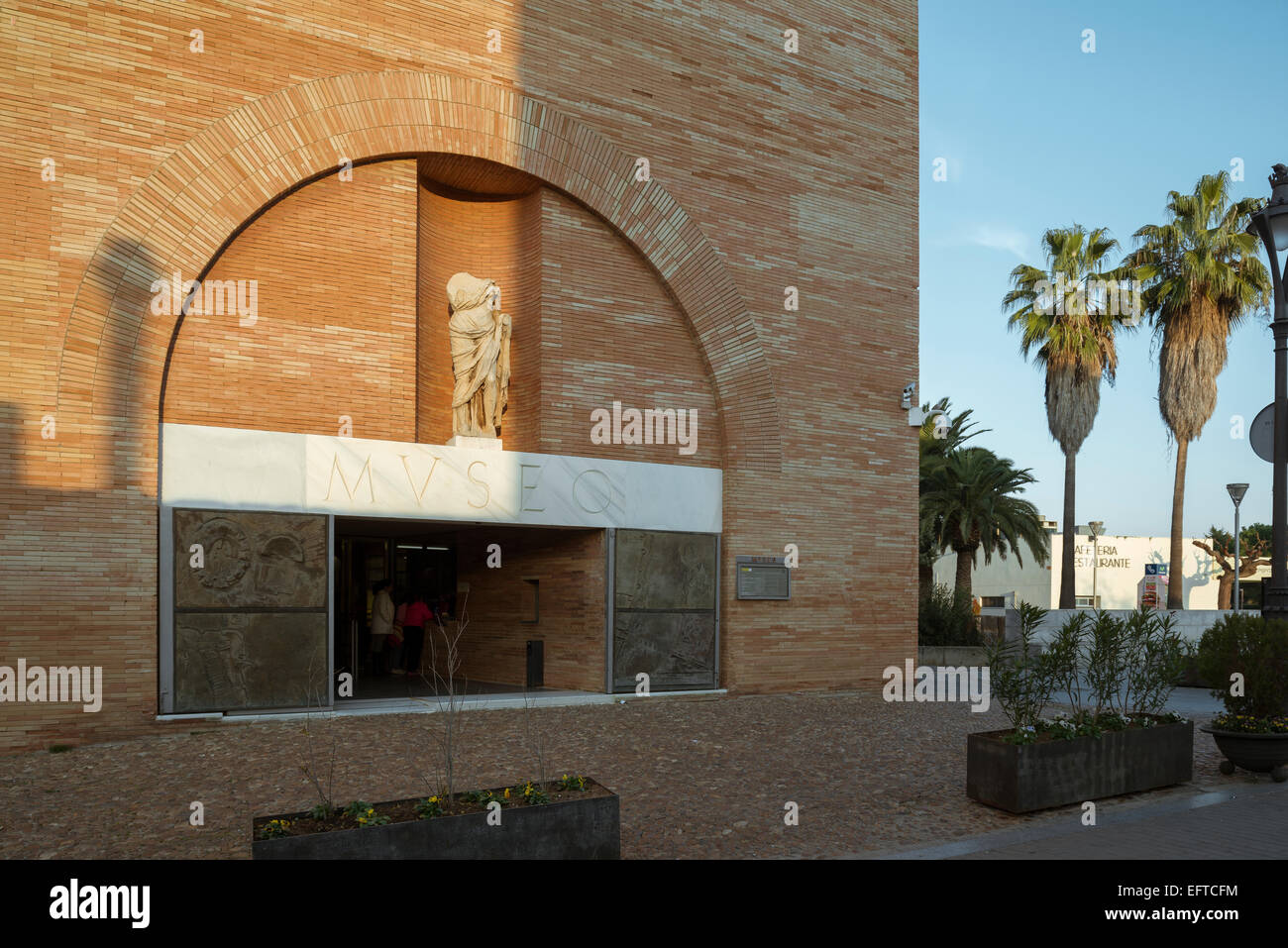 Museo romano di Merida, Badajoz, Estremadura, Spagna, Mattone di Edificio e la scultura di pietra Foto Stock