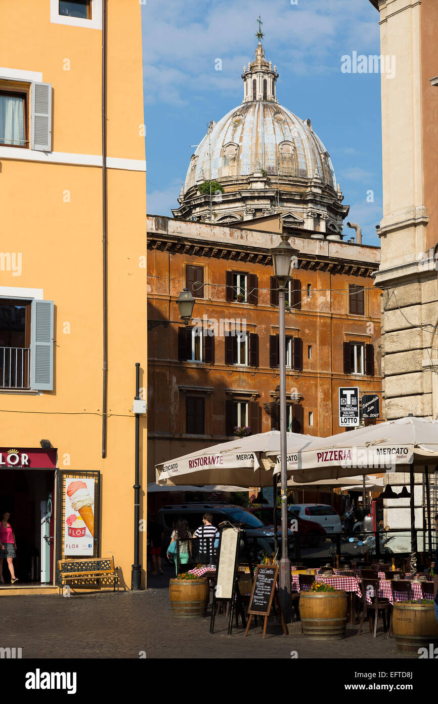 Vista da Piazza Campo dei Fiori. Roma, Italia Foto Stock