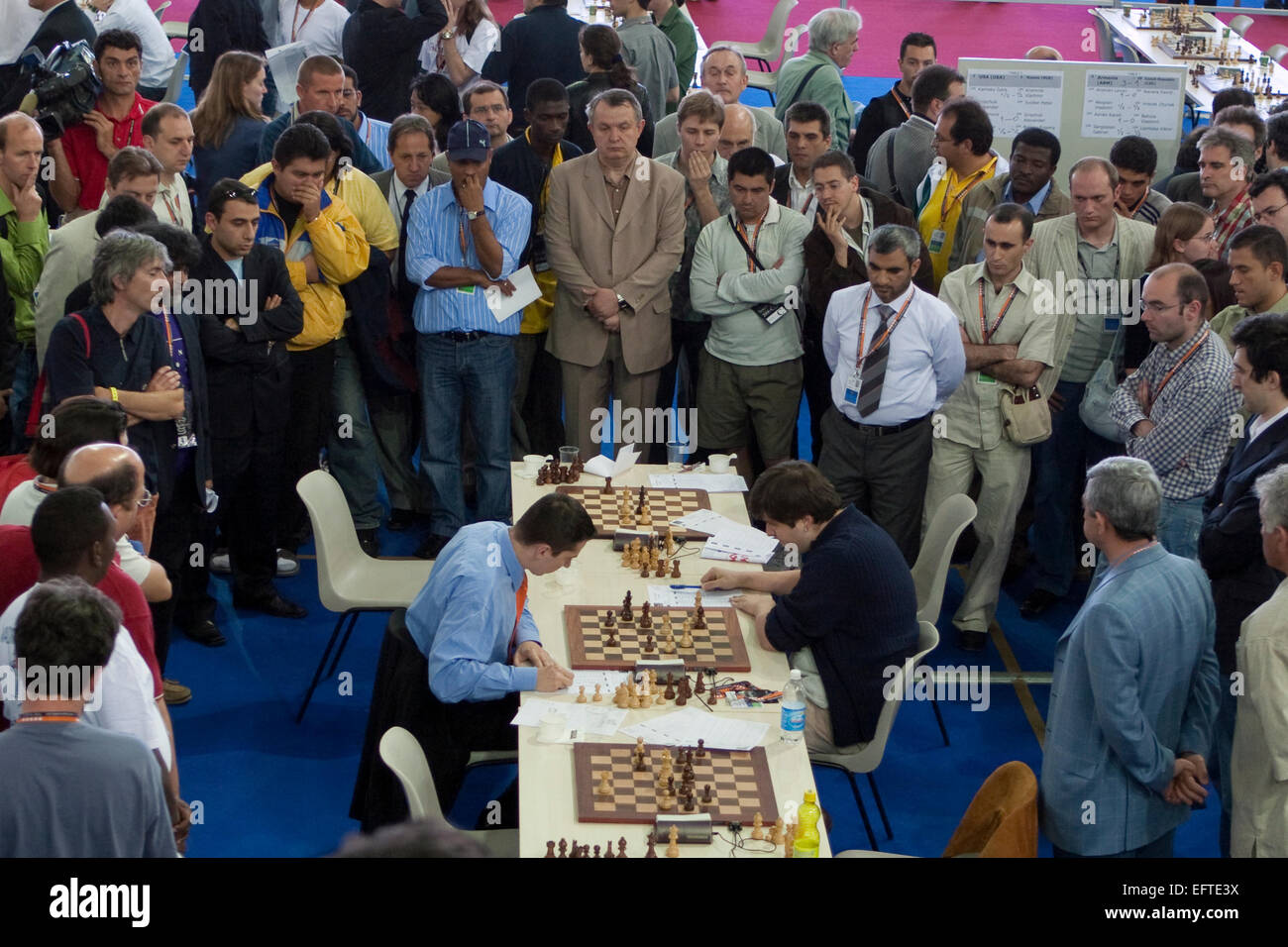 Una partita a scacchi durante 2006 Olimpiadi di Scacchi a Torino, Italia. Foto Stock