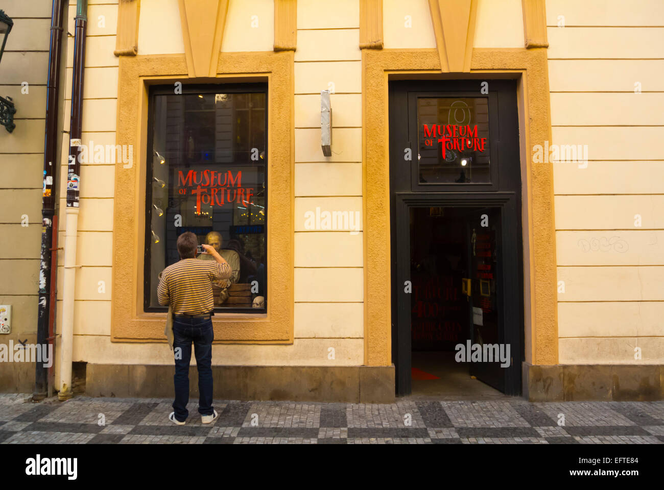Museo delle torture, via Celetna, città vecchia, Praga, Repubblica Ceca, Europa Foto Stock