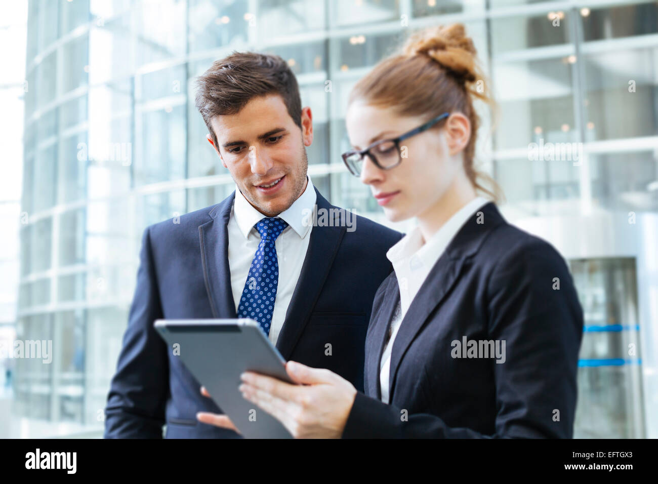 La gente di affari sale riunioni Foto Stock