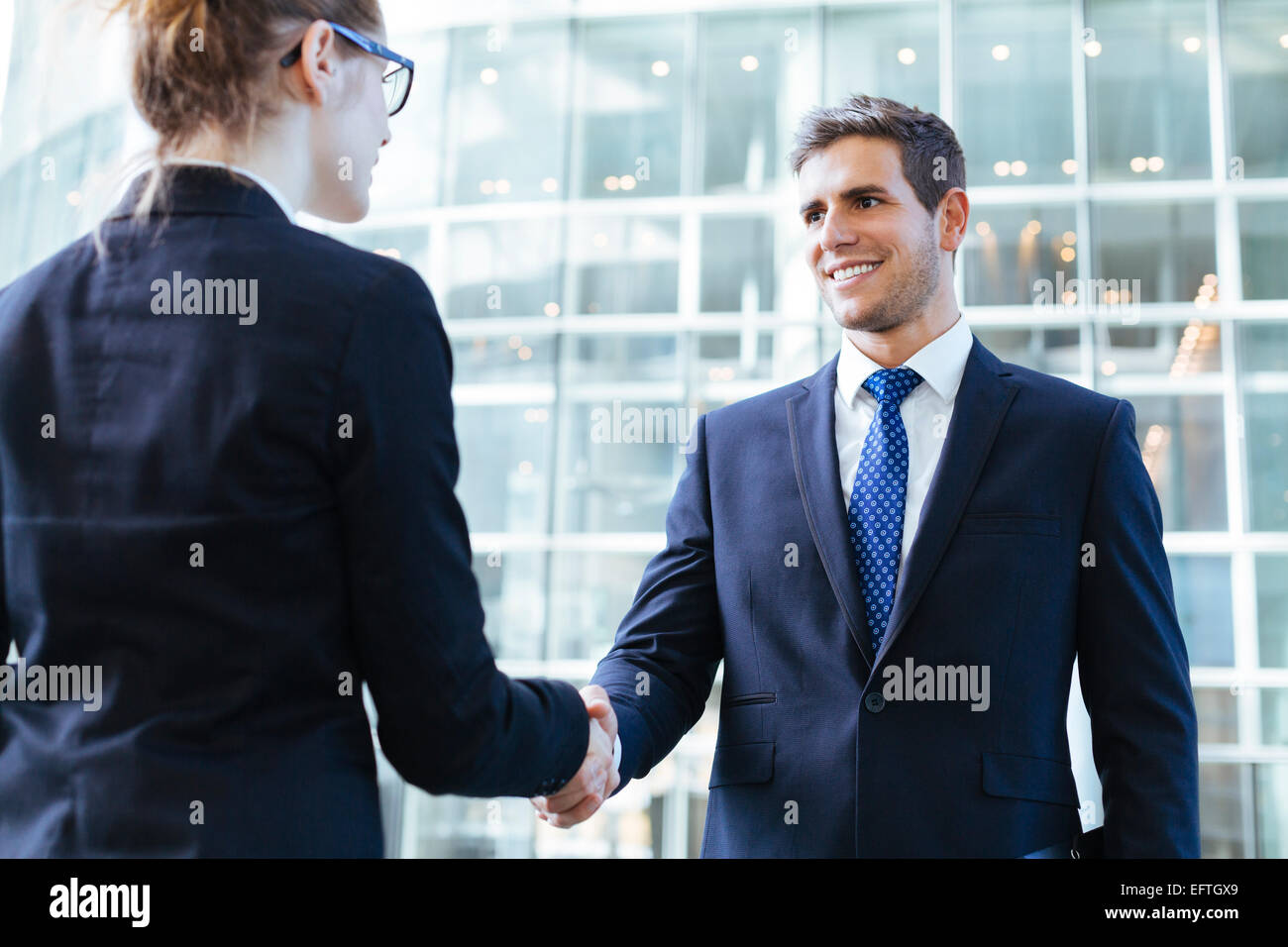 La gente di affari sale riunioni Foto Stock