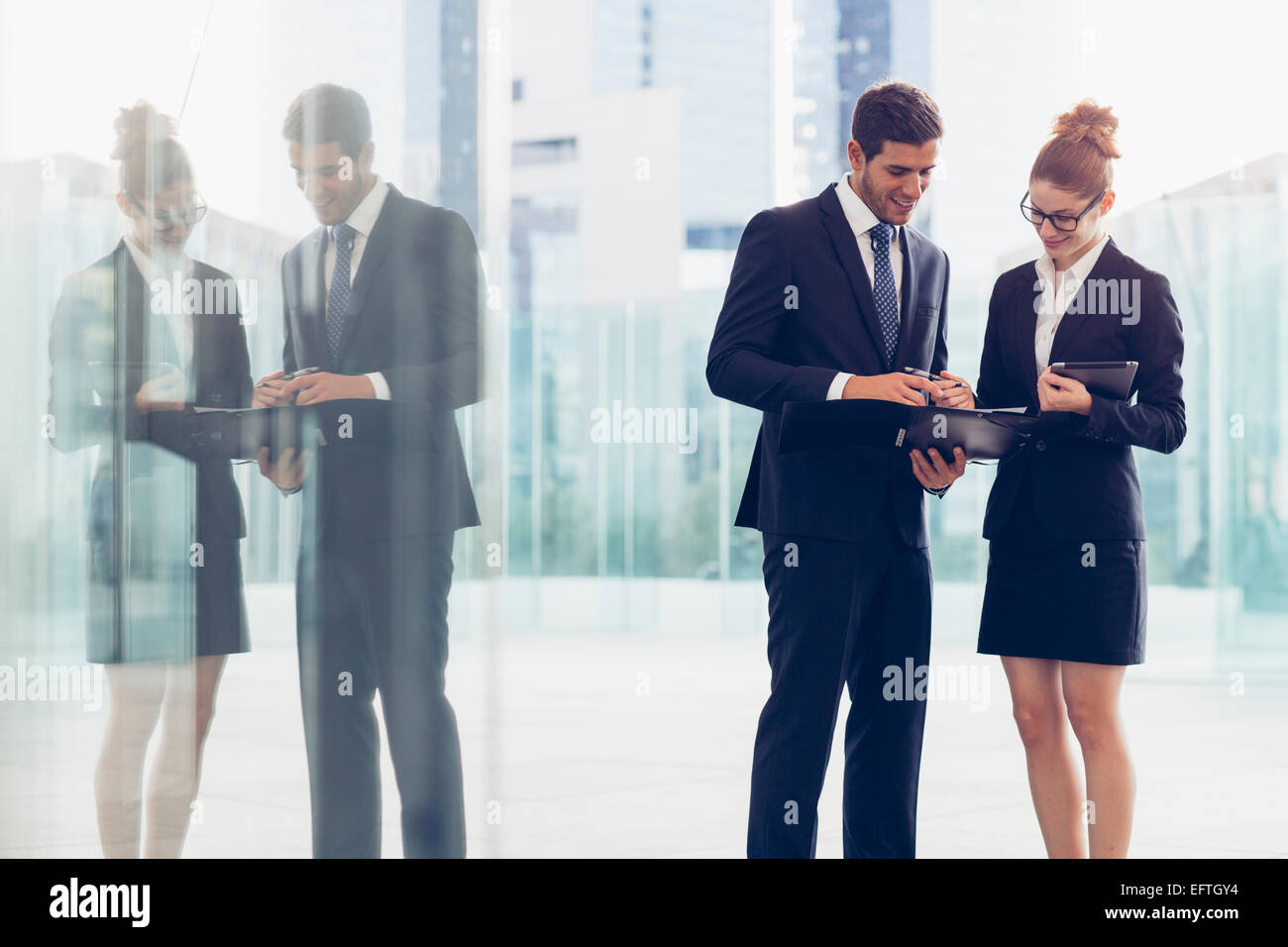 La gente di affari sale riunioni Foto Stock