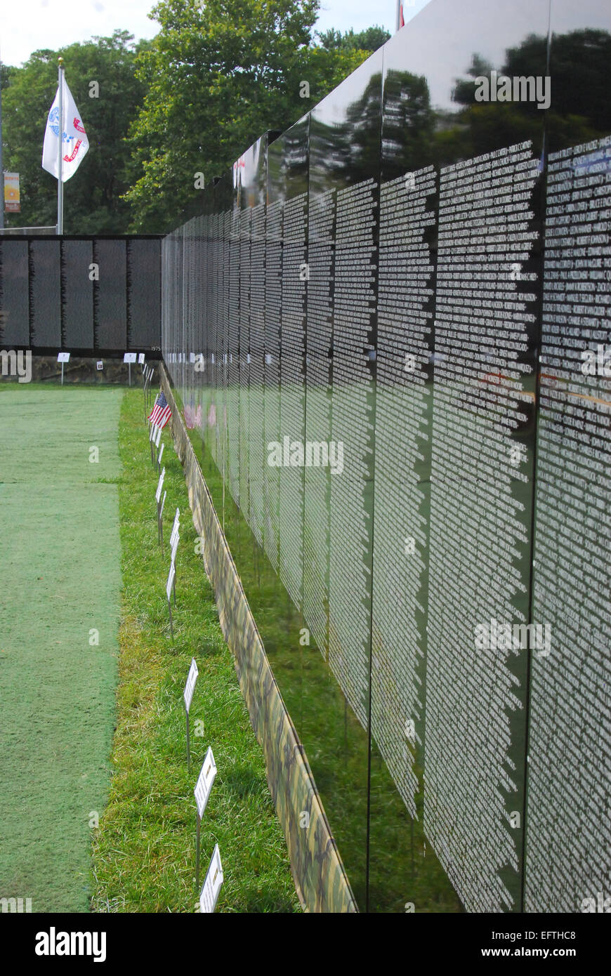 Medaglia d'onore personale destinatario Sgt. Ryan M. Pitts parla alla parete mobile cerimonia di apertura, Vietnam Veterans Memorial, a Berwyn, IL dotate: atmosfera dove: Berwyn, Illinois, Stati Uniti quando: 08 Ago 2014 Foto Stock